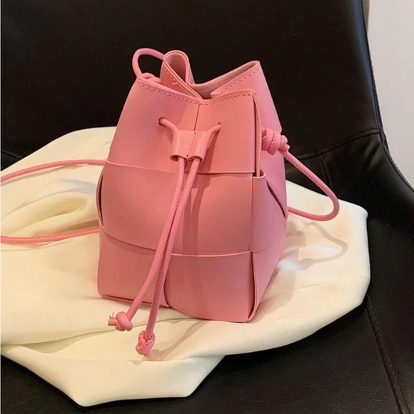 Pink Designer Style Mini Braided Bucket Bag - Picture 4 of 9